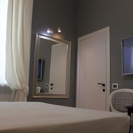 Jacuzzi Apartament By Parmacentro B&B Exterior photo
