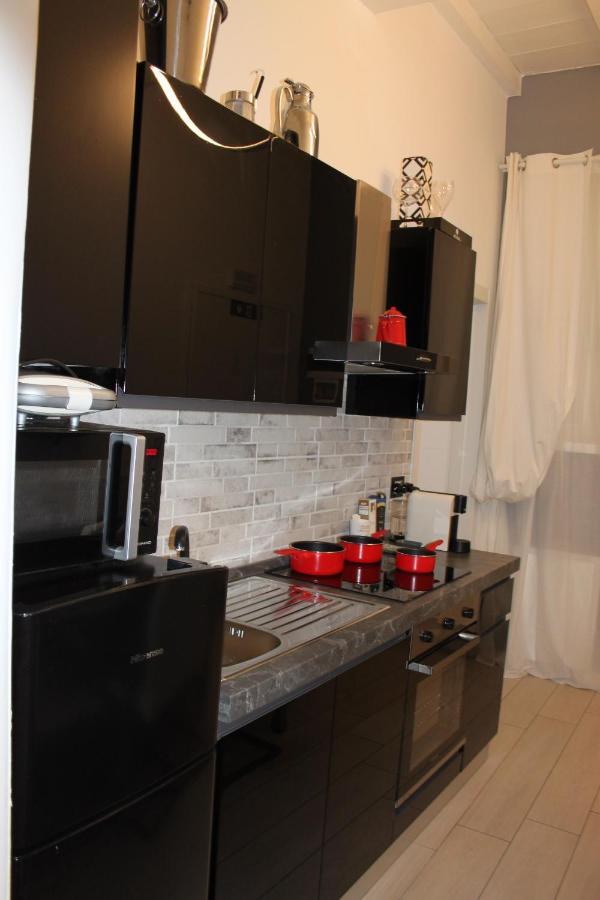 Jacuzzi Apartament By Parmacentro B&B Exterior photo