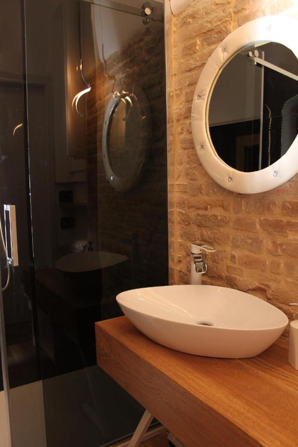 Jacuzzi Apartament By Parmacentro B&B Exterior photo